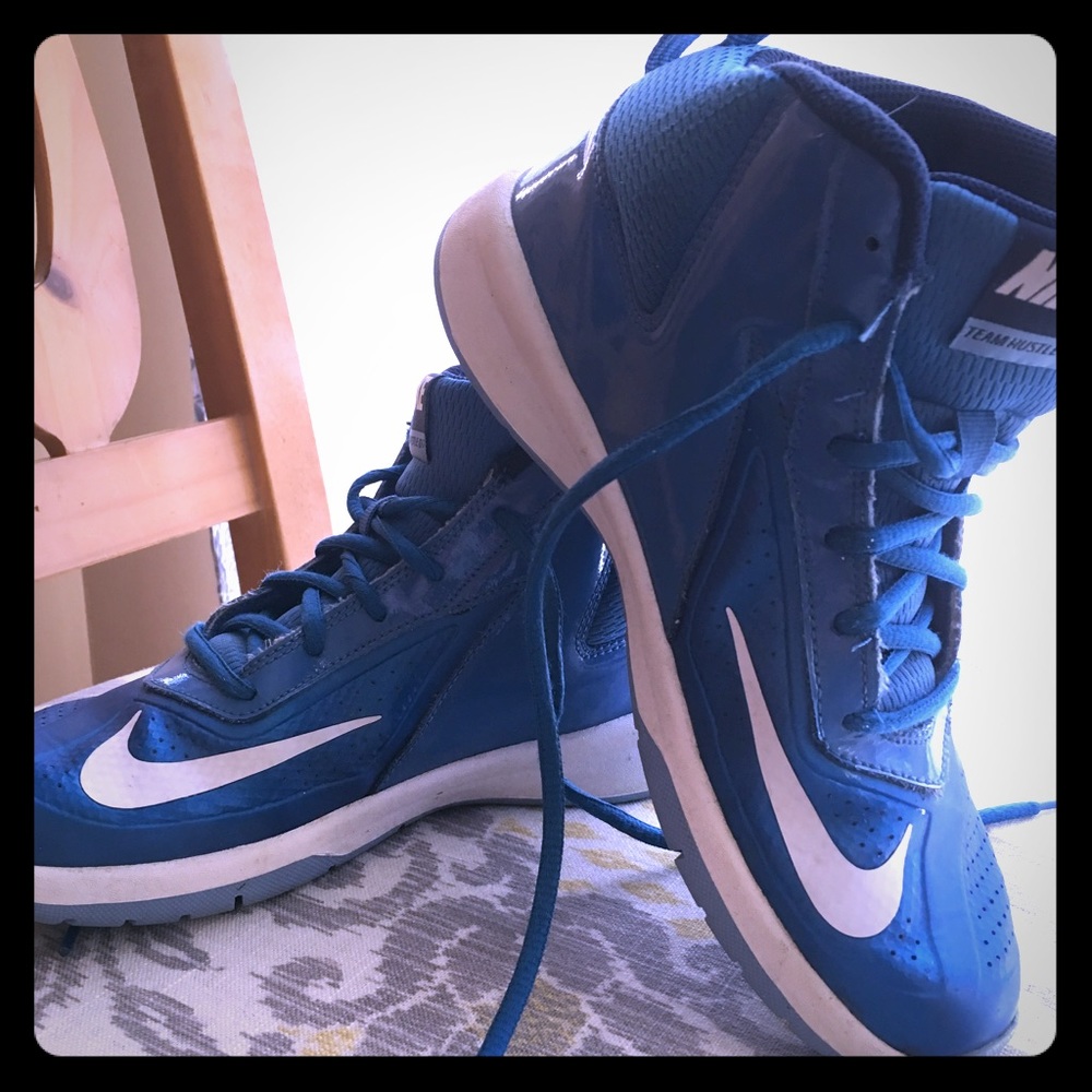 Boys size 5 youth Nike hightop sneaker